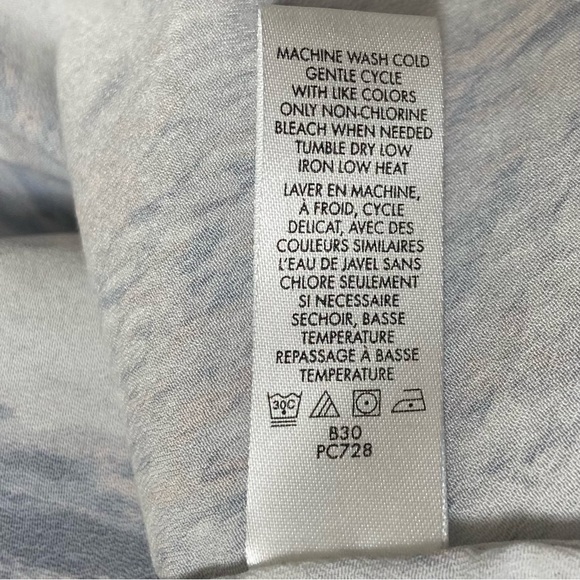 Calvin Klein women grey snake print long sleeves button down shirt. Size L. Use. - Picture 7 of 8